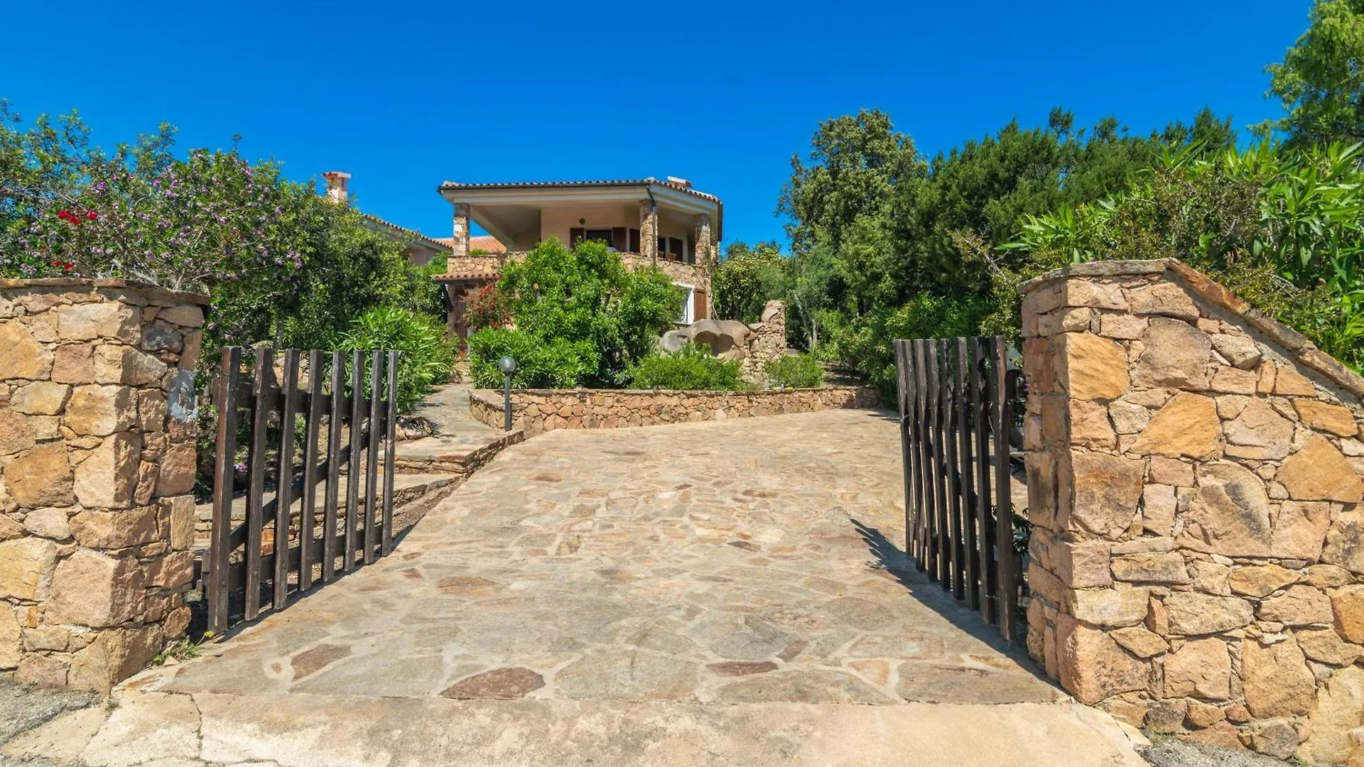 Villa Vista Mare Cala Ginepro Punta Molara Italie